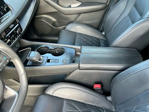 Used 2021 Nissan Rogue Platinum FWD image 30