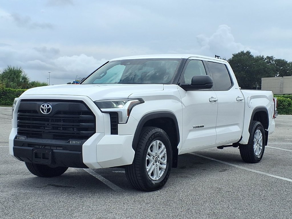 Used 2022 Toyota Tundra SR5 AWD/4WD image 3