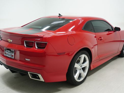 Used 2010 Chevrolet Camaro SS w/ RS Package RWD image 4