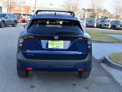 Used 2026 Nissan Kicks SV w/ Cold Weather Package FWD image 7