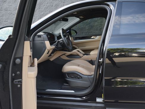 Certified 2025 Porsche Cayenne Coupe image 15