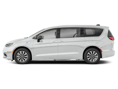 Used 2024 Chrysler Pacifica Limited FWD image 3
