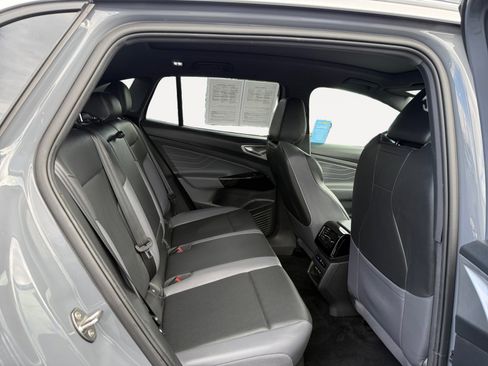 Used 2023 Volkswagen ID.4 Pro S Plus image 18