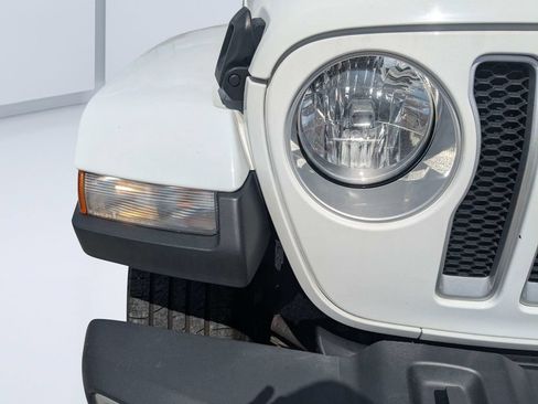 Used 2023 Jeep Wrangler Unlimited Sahara AWD/4WD image 9