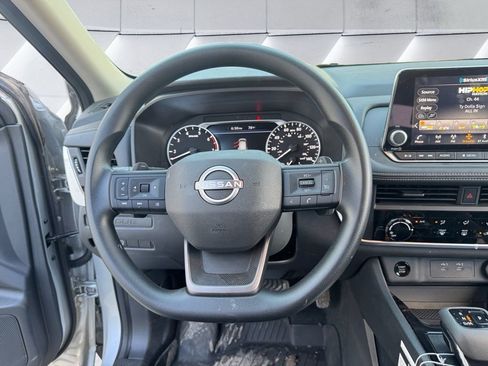 Used 2025 Nissan Rogue S image 9