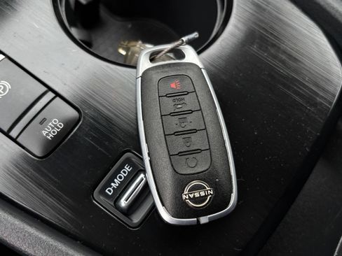 Used 2025 Nissan Rogue SV FWD image 27
