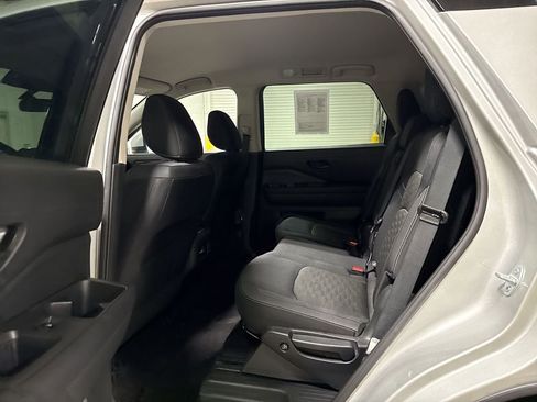 Used 2024 Nissan Pathfinder SV AWD/4WD image 22