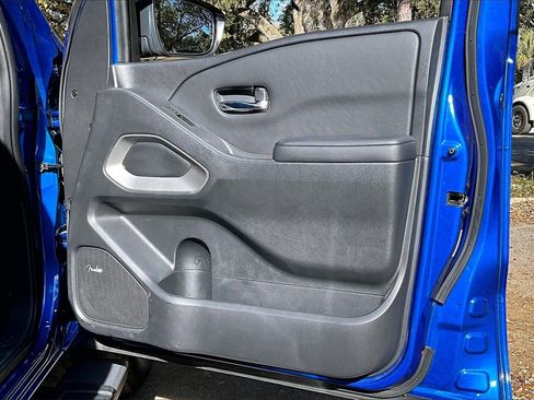Used 2024 Nissan Frontier SL w/ Technology Package image 25