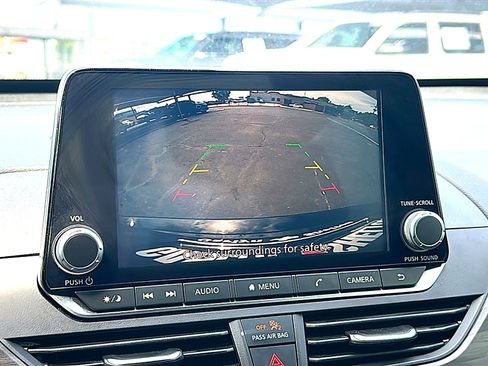 Used 2025 Nissan Altima 2.5 SV FWD image 31