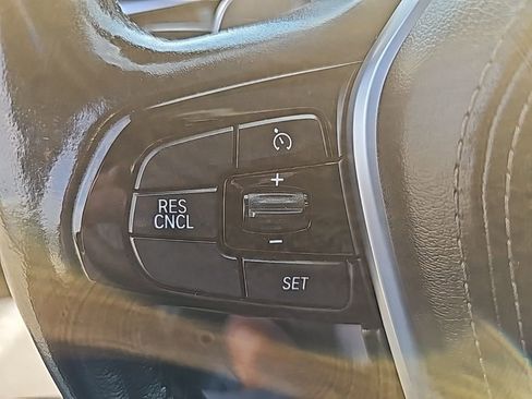 Used 2018 BMW 530i xDrive w/ Premium Package image 34