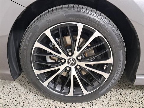 Used 2019 Toyota Camry SE w/ Convenience Package image 8
