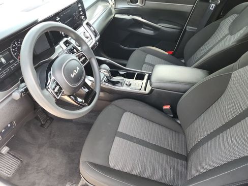 Certified 2023 Kia Sorento LX FWD image 2