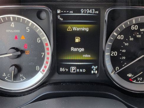 Used 2017 Nissan Titan PRO-4X w/ Pro-4x Convenience Package image 13