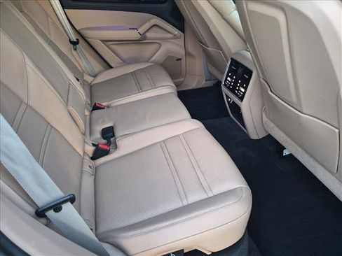 Used 2023 Porsche Cayenne Platinum Edition AWD/4WD image 21