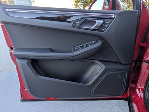 New 2026 Porsche Macan image 13