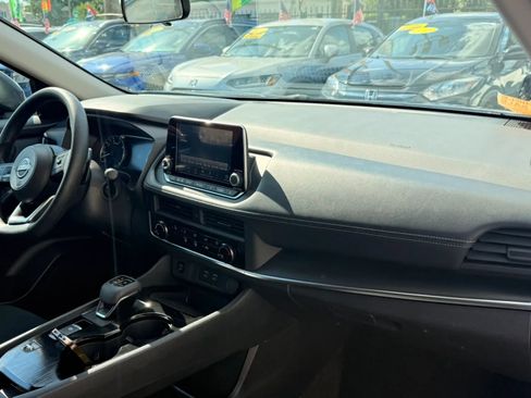 Used 2024 Nissan Rogue S FWD image 16