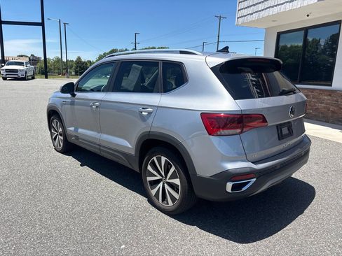 Used 2022 Volkswagen Taos SE FWD image 6