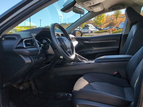 Used 2020 Toyota Camry LE image 10