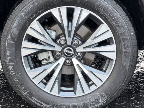 Used 2023 Nissan Rogue SV image 11