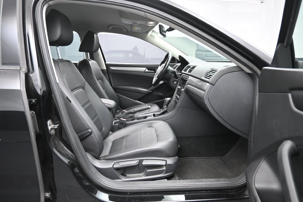 Used 2015 Volkswagen Passat 1.8T Wolfsburg Edition FWD image 25