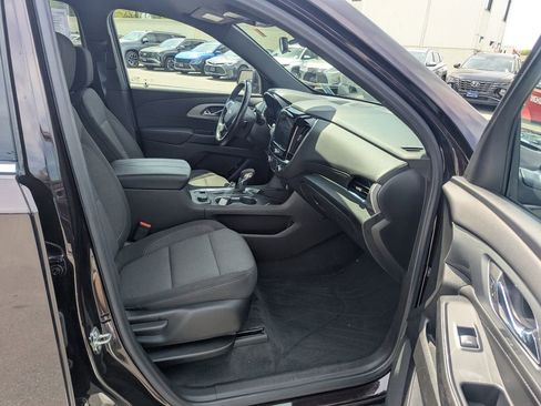 Used 2022 Chevrolet Traverse LT image 43