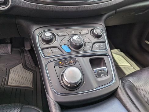 Used 2016 Chrysler 200 S w/ Navigation & Sound Group I image 14