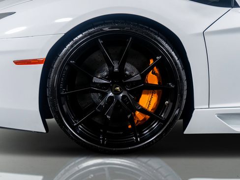 Used 2015 Lamborghini Aventador LP 700-4 image 9