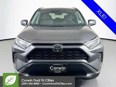 Used 2020 Toyota RAV4 XLE w/ XLE Grade Weather Package AWD/4WD image 4