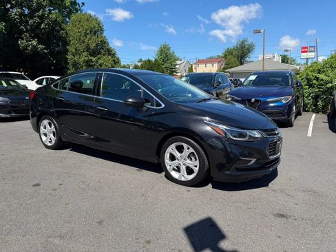 Used 2017 Chevrolet Cruze Premier FWD image 7
