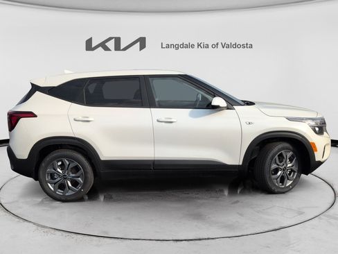 New 2026 Kia Seltos LX FWD image 3