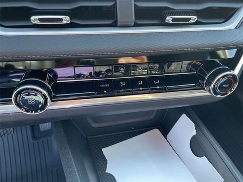 New 2026 Chevrolet Equinox LT w/ LPO, Floor Liner Package image 19