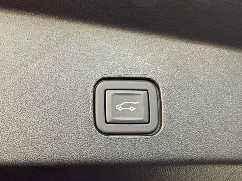 Used 2025 Cadillac Lyriq Luxury AWD/4WD image 18