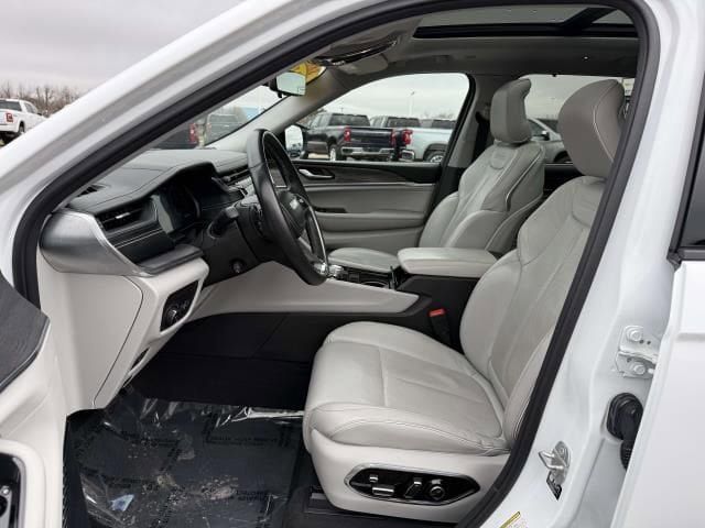 Used 2021 Jeep Grand Cherokee L Overland w/ Luxury Tech Group IV AWD/4WD image 12