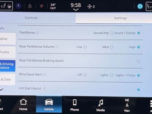 Used 2024 Chrysler Pacifica Limited FWD image 26