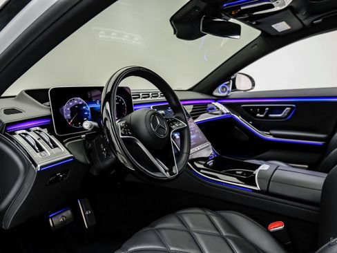 Used 2024 Mercedes-Benz Maybach S 580 4MATIC image 38