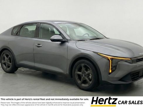 Used 2025 Kia K4 LXS image 1