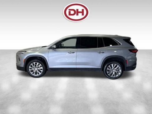 Used 2025 Buick Enclave Preferred AWD/4WD image 8