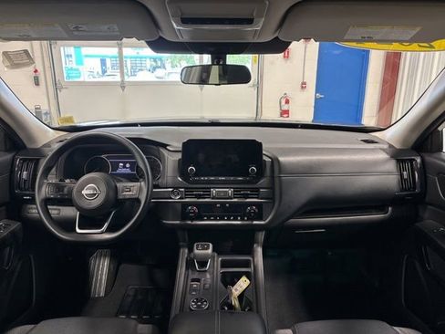 Used 2024 Nissan Pathfinder S AWD/4WD image 15
