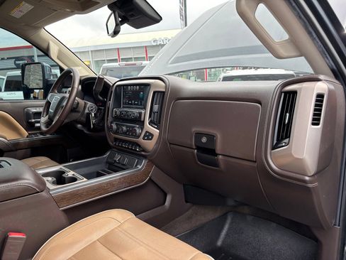 Used 2018 GMC Sierra 2500 Denali w/ Duramax Plus Package AWD/4WD image 25