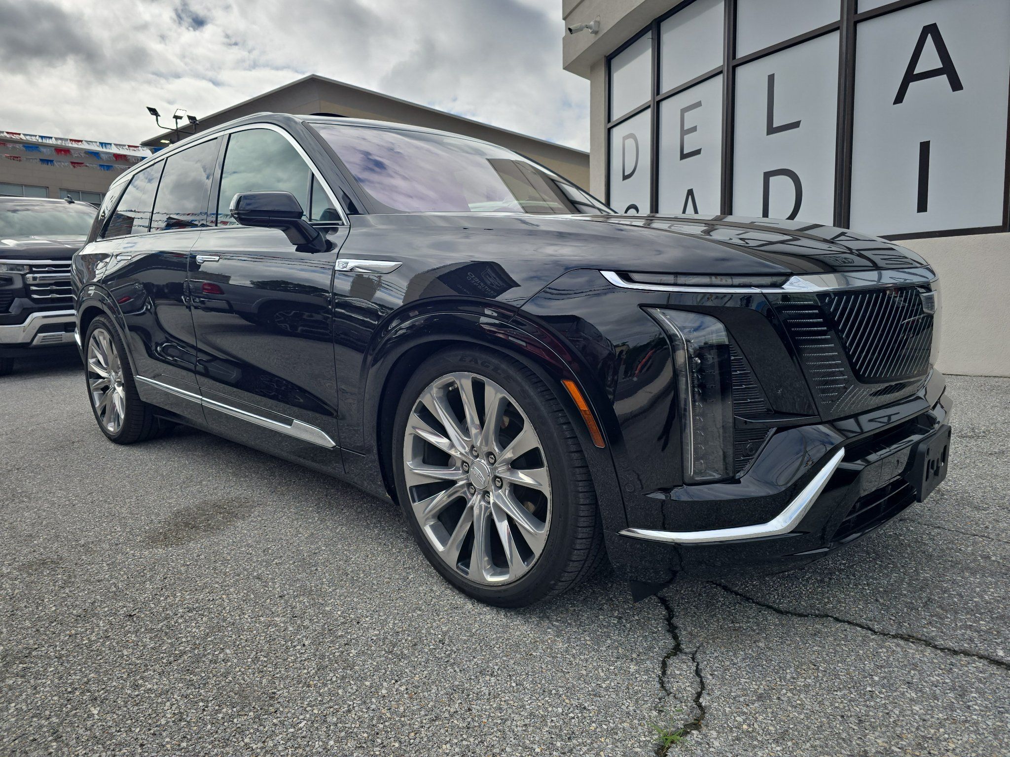 Used 2026 Cadillac Vistiq Premium Luxury AWD/4WD image 2