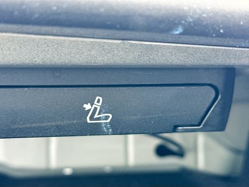 Used 2025 BMW 330i xDrive 330i xDrive image 13