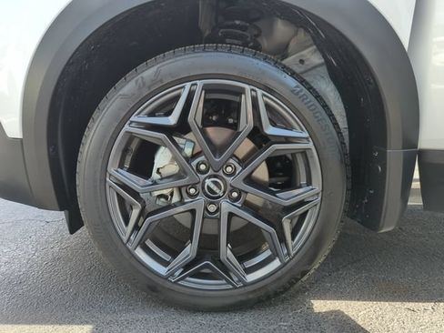 Certified 2025 Nissan Kicks SR FWD image 47