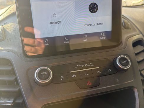 Used 2022 Ford Transit Connect XL image 2