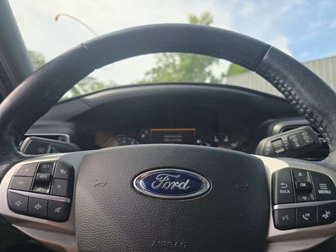 Used 2022 Ford Explorer Limited w/ Equipment Group 301A AWD/4WD image 25