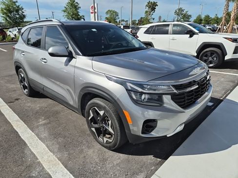 Used 2025 Kia Seltos S image 2