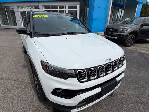 Used 2025 Jeep Compass Limited AWD/4WD image 13