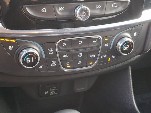 Used 2024 Chevrolet Traverse High Country FWD image 17