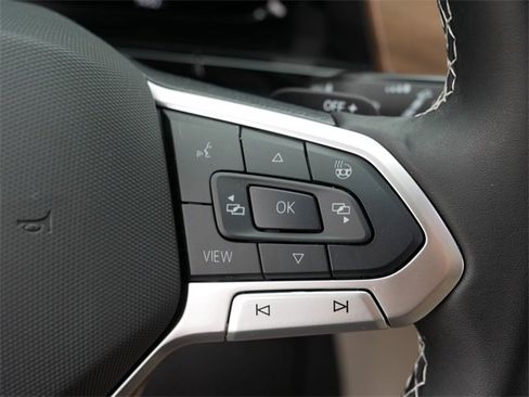 Certified 2025 Volkswagen Atlas SE image 27