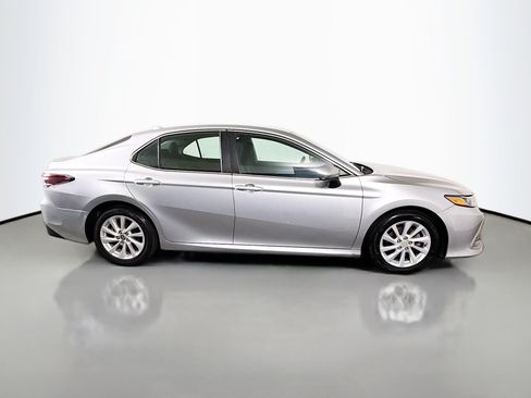 Used 2022 Toyota Camry XSE FWD image 11