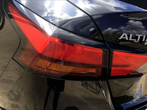 Certified 2023 Nissan Altima 2.5 SV FWD image 27